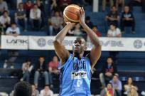 Bah�a Basket logr� su primera victoria ante Lan�s