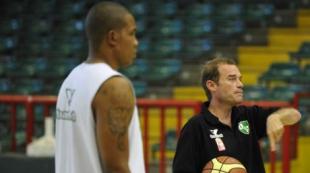 �Seguir� Lloreda en Atenas?