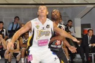 Libertad defini� amistosos