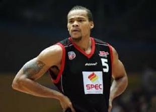 Reynolds demor� su arribo para hoy