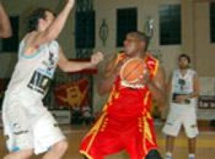 San Mart�n gan� afuera y escal� un lugar