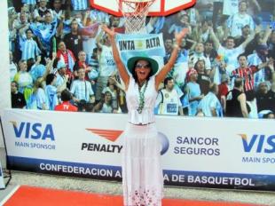 Un Stand con actividades y el b�squet