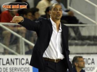 Pe�arol sondea el mercado en busca de un base