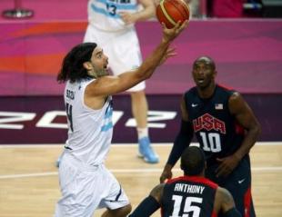 Scola le cedi� la bandera a Crismanich