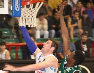 Pe�arol, de la mano de Nocioni y Campazzo