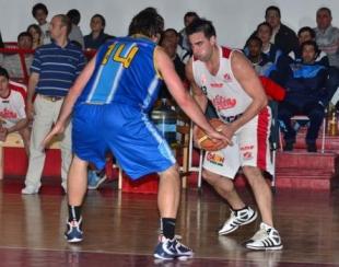 S�per 4 en Col�n: Regatas y La Uni�n de Formosa a la final