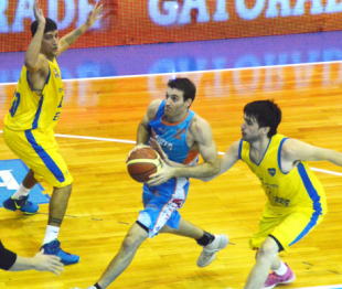 Lo cerr� mejor y se lo llev�