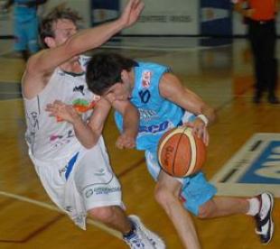 No perdon� a su rival herido