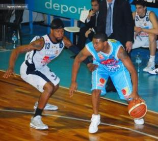 Pe�arol gan� afuera y es lider de la zona Sur