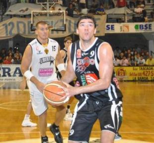 Volte� a un peso pesado en casa y sigue trepando