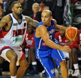 Sufriendo lleg� al tercero