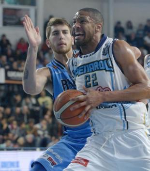 Pe�arol le arruin� la fiesta a Bah�a