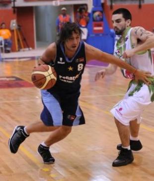 Pe�arol se meti� en la final