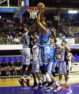 Regatas sigue firme en la punta a fuerza de triunfos