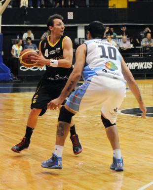 Federico Van Lacke viaj� de urgencia a Madrid