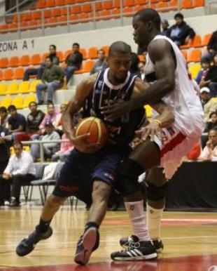 Pe�arol sigue con vida superando a Flamengo