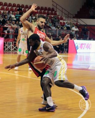 San Mart�n encontr� su defensa