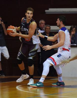 Sigue de racha y despach� al campe�n