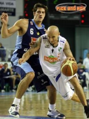 Ol�mpico fich� a Andre Laws