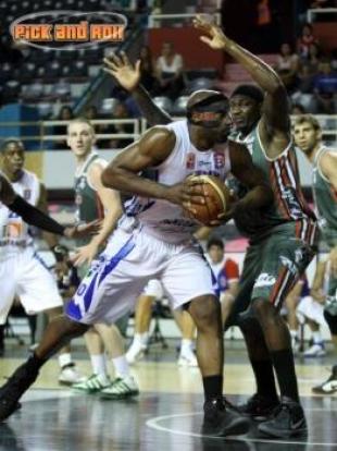 Ol�mpico sum� a James Williams