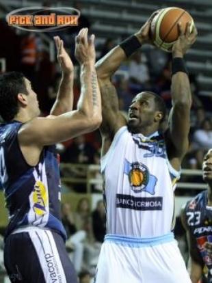 La Uni�n defini� entrenador y extranjeros