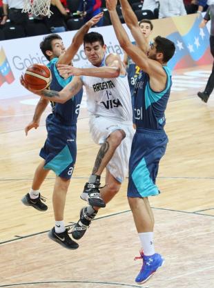 La selecci�n tuvo un mal cierre en Caracas