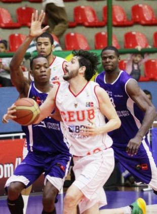 Uniceub se despidi� ganando