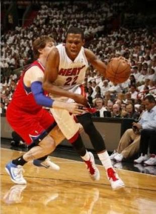 Sin tanta holgura, Miami se llev� el primer juego