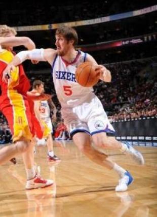 Philadelphia venci� a Houston y lo complic�