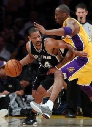 San Antonio cay� sin titulares y puso en peligro el N�1