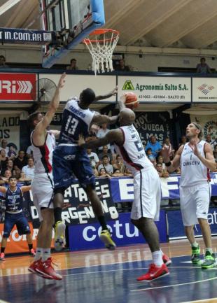 Le alcanz� con medio jornal