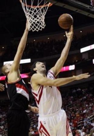 Con un s�lido Scola, Houston tom� ventaja de 2-1