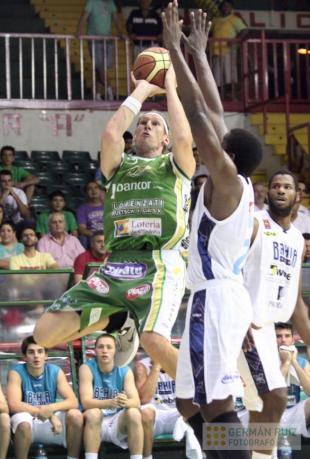 Atenas volvi� a sufrir y ganar