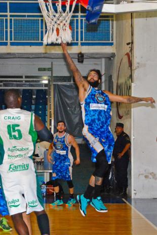 Echag�e super� a Barrio Parque