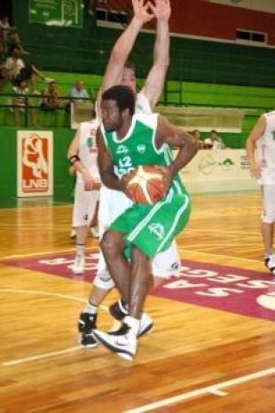 Ciclista trep� a lo m�s alto