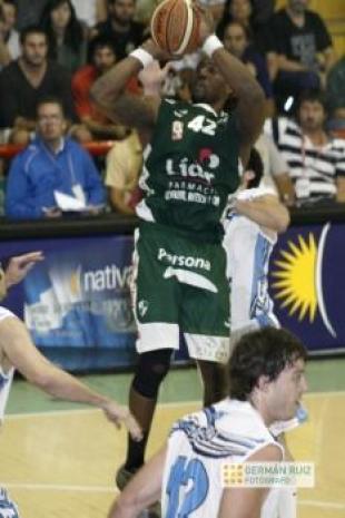 Atenas ahora se amig� al sufrimiento