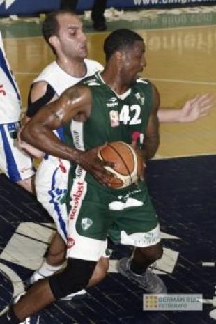 Atenas le gan� a Quimsa y est� a un juego de la final