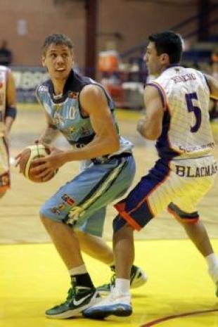 Regatas gan� y se clasific� a Semis