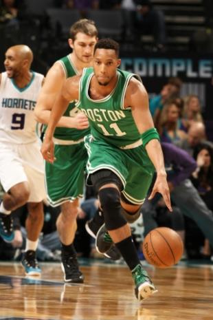 Boston gan� y se acerca a los playoffs