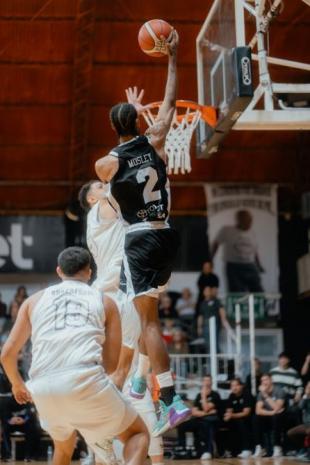 Pico FC dio un paso firme y qued� match-point