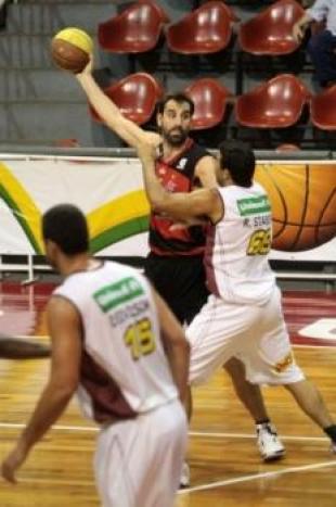 L�der por un punto