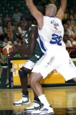 Le quebr� los remos