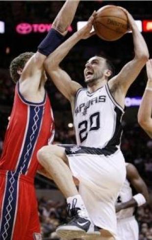 Manu arruin� el debut de Deron Williams