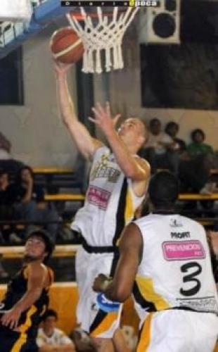 Tyler Field ser� el pivote titular