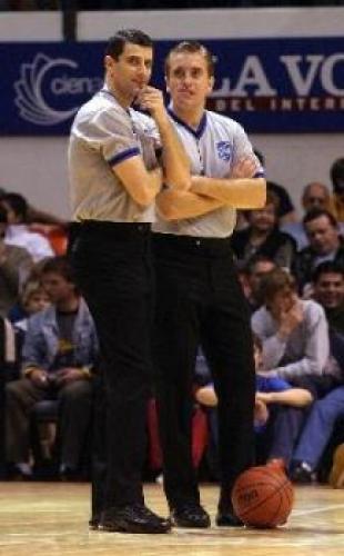 Dos �rbitros argentinos en Caracas