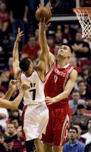 Houston tom� ventaja con sus dos �Murallas�