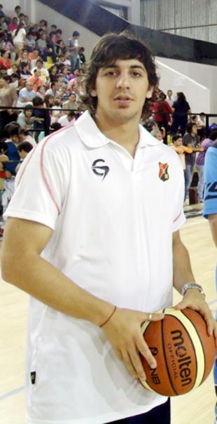 San Mart�n cambia: ingres� Iglesias, sali� Agostino