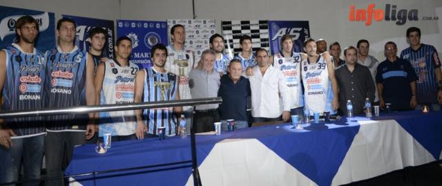 Pe�arol present� equipo y nueva indumentaria