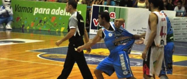 Paolo Quinteros se cans� de la ley de ventaja