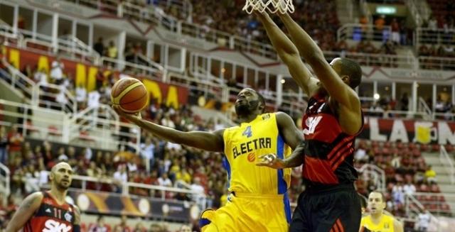 Maccabi arranc� ganando en R�o